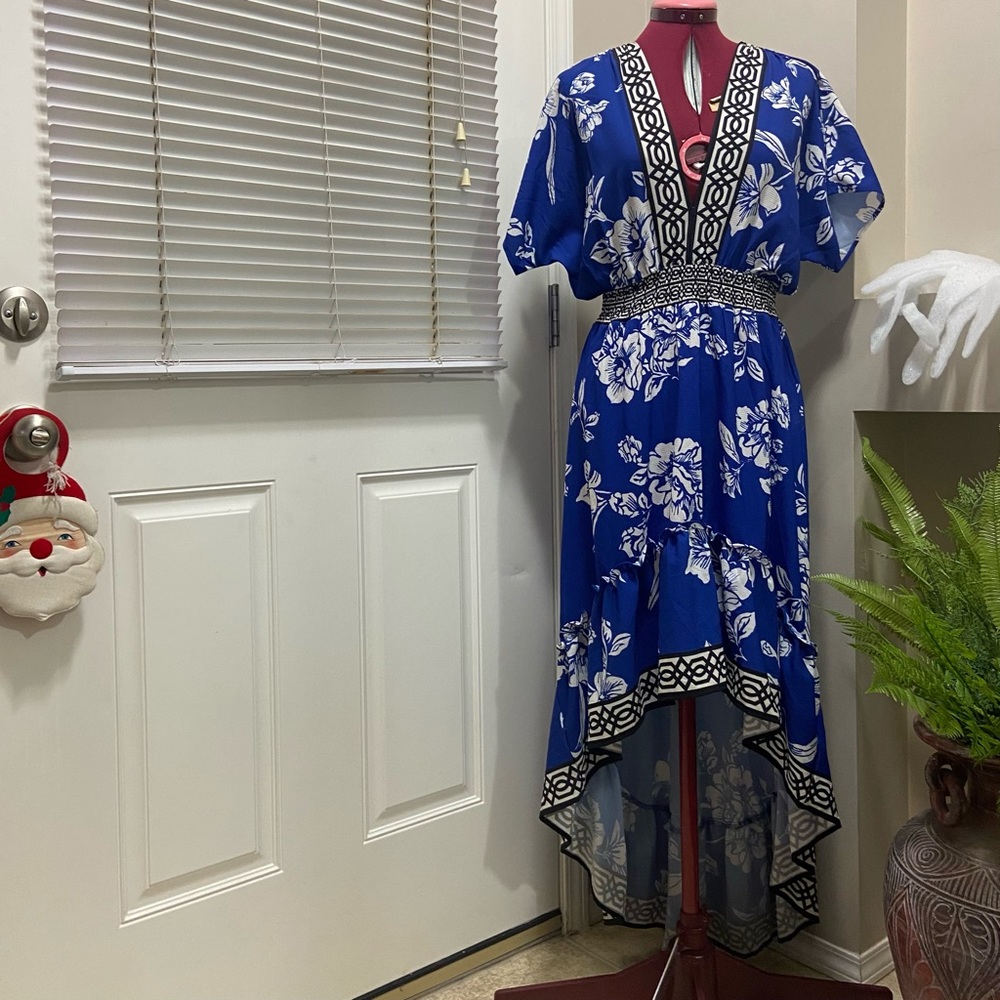 Flying Tomato women cobalt blue white floral high low, Vneck dress. Size M. NWT.
